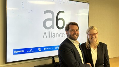 Foto mit Philipp Piber Geschäfstdfüherer Austro Control mit Präsidentin der polnischen Flugsicherung PANSA anlässlich der Vorsitzübergabe der A6 Alliance.